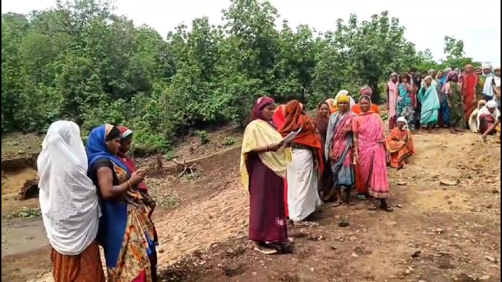 बरबटी में 1 दिन काम कराकर निकाली 7 दिन की हाजिरी, मजदूरों में आक्रोश