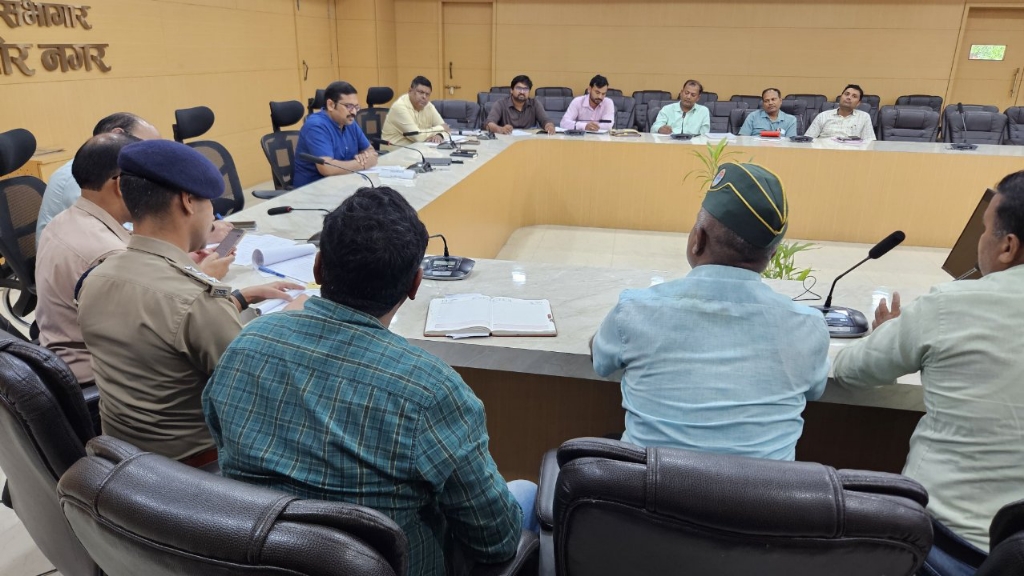 संभावित बाढ़ से बचाव के लिए संत कबीर नगर में समीक्षा बैठक आयोजित