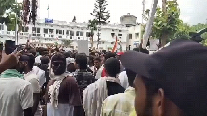 नीट पेपर लीक मामले में मुंगेर के छात्रों ने निकाला शांतिपूर्ण प्रोटेस्ट मार्च
