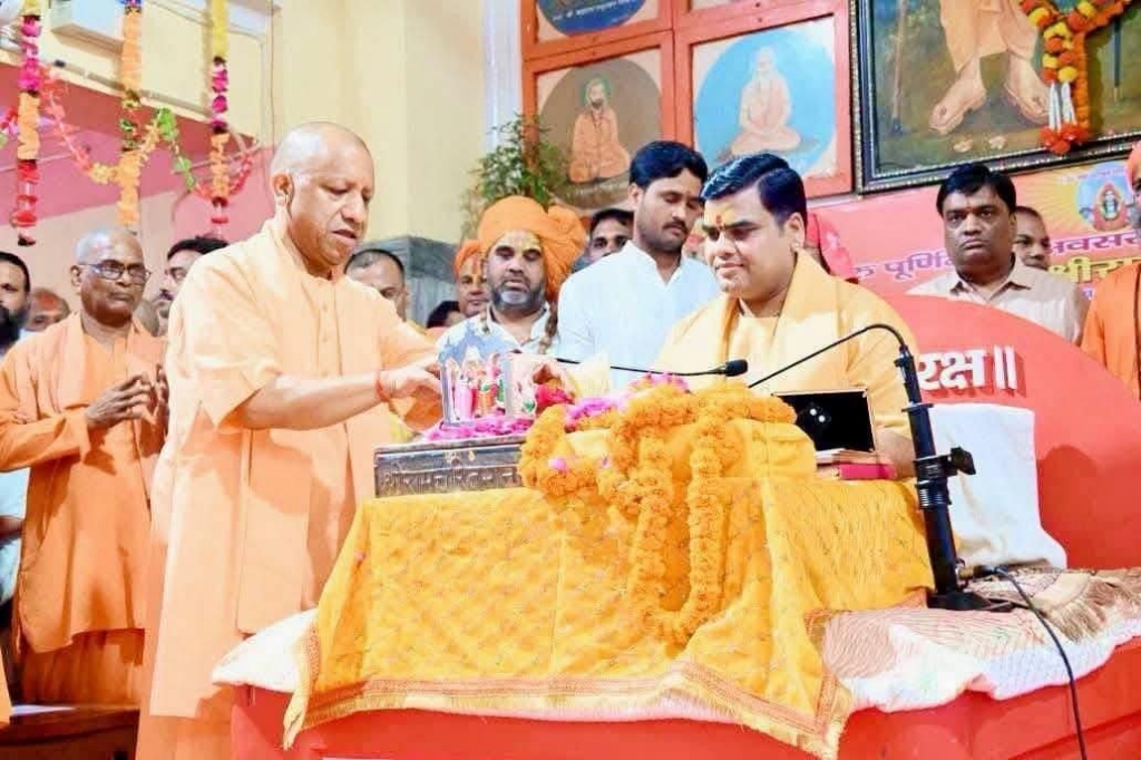 गोरखनाथ मंदिर में गुरु पूर्णिमा पर भव्य श्री राम कथा का हुआ शुभारंभ