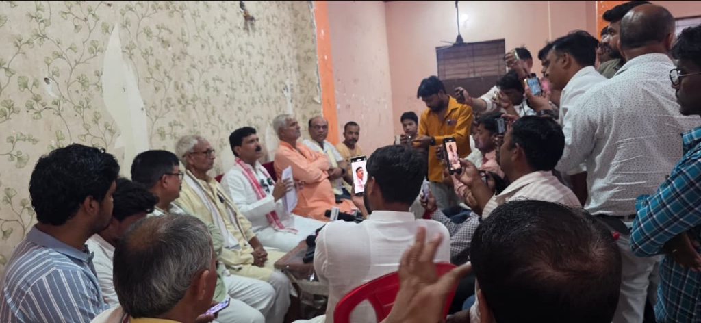 आमी नदी सेतु के श्रेय पर सियासत तेज, विधायक अनिल त्रिपाठी ने दिखाए दस्तावेज