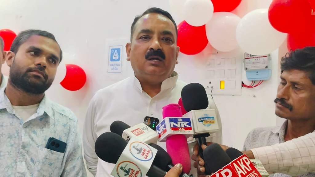 सेमरियावां में पदमा डायग्नोस्टिक सेंटर का उद्घाटन, संजय जायसवाल ने किया शुभारंभ