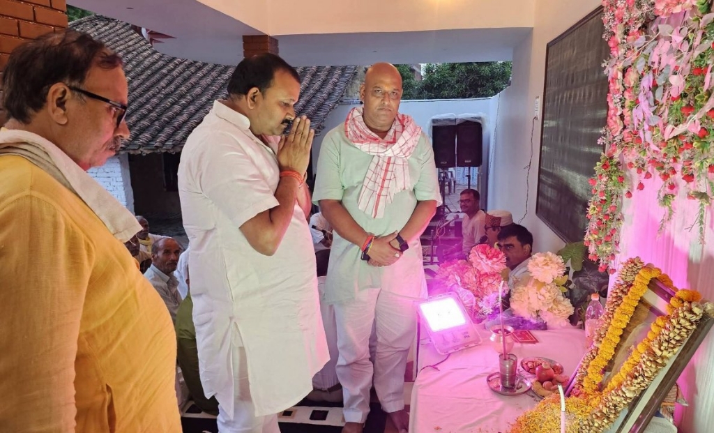 पूर्व प्रधान रमेन्द्र त्रिपाठी के पिता की पुण्यतिथि पर अर्पित किए श्रद्धा सुमन