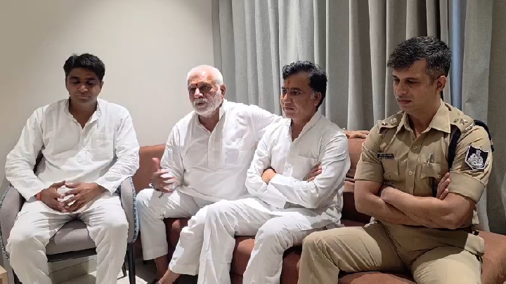 चंदरसिंह सोंधिया और नरसिंहगढ़ विधायक मोहन शर्मा हुए एक