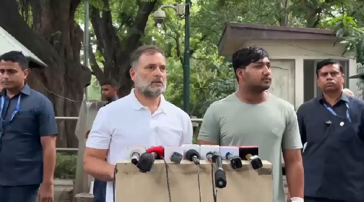 प्रदर्शन कर रहे छात्र साहिल पर दिल्ली पुलिस का पेलेट गन से हमला