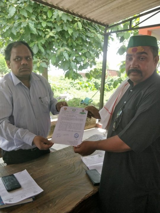 सरयू नहर परियोजना की शिकायत लेकर थाना दिवस पहुंचे किसान नेता