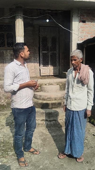 एक ही जमीन की दो बार रजिस्ट्री, कोशी विस्थापित का घर बांस-बल्ले से घेरा
