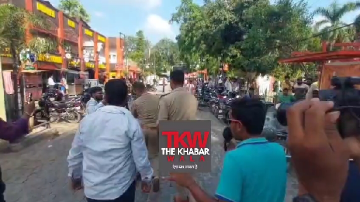 धर्मेंद्र प्रधान के इस्तीफे पर मिठाई बांट रहे युवक पुलिस हिरासत में