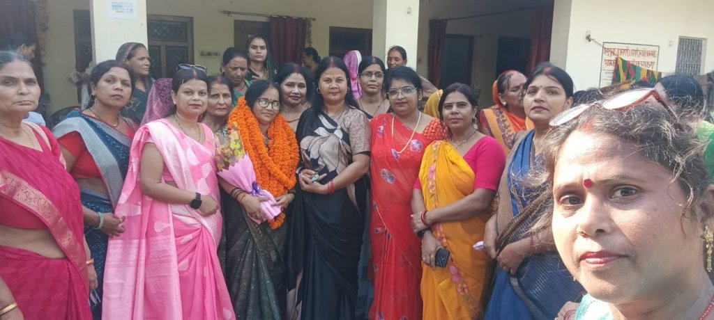 सहजनवा में आंगनबाड़ी एसोसिएशन की नई कार्यकारिणी गठित, पुष्पा शुक्ला दोबारा अध्यक्ष बनीं