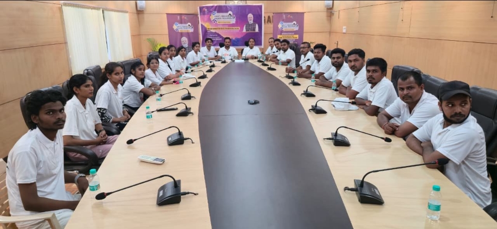 पीएम नरेंद्र मोदी ने वाइब्रेंट विलेज कार्यक्रम के युवाओं से किया प्रेरणादायी संवाद