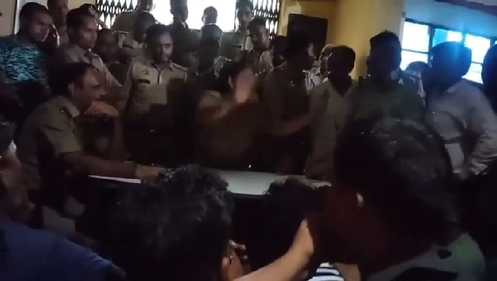 मेरठ में महिला थानेदार की 'तू-तड़ाक' भाषा पर भड़के व्यापारी, दिया धरना