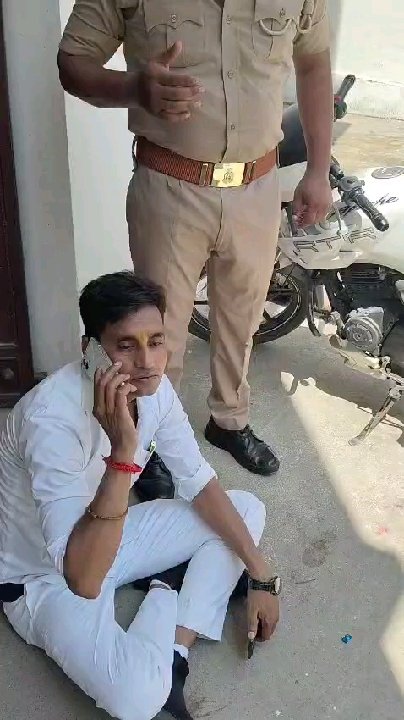 सांसद जितेन्द्र कुमार दोहरे के आवास पर अनशन, पुलिस से थाने में बिठाया