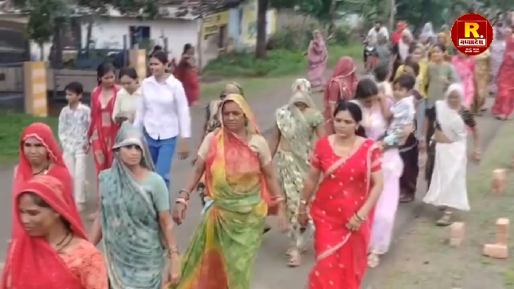 वर्षों पुराने श्राप से मुक्ति के लिए हजारों बहनों ने निकाली पदयात्रा