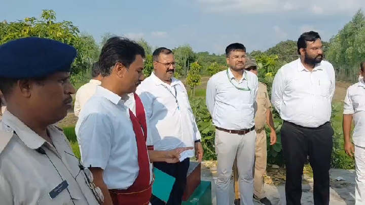 सरकारी जमीन से हटाया गया अवैध कब्जा, सिसवन अंचल प्रशासन ने कराई तारबंदी