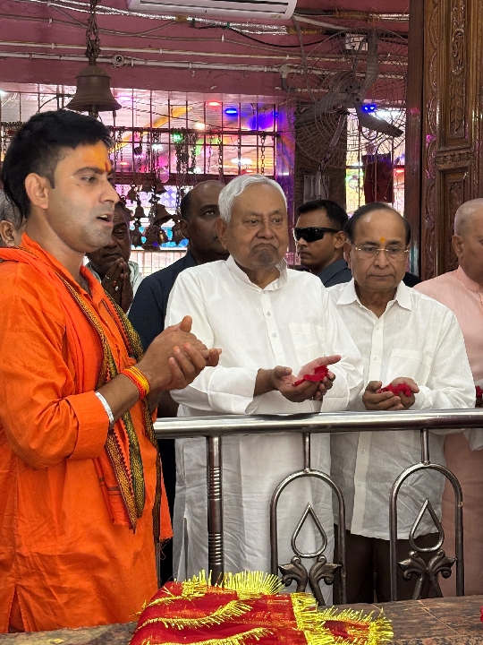 बखोरापुर में माँ काली के दरबार पहुंचे पूर्व मुख्यमंत्री नीतीश कुमार