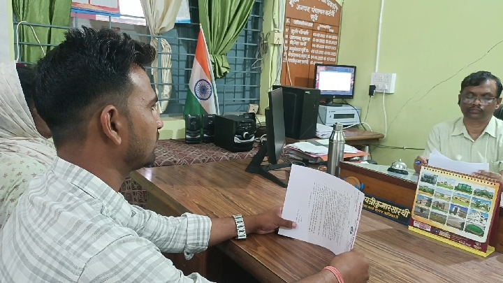 बालाघाट: जनपद सदस्य और सरपंच ने उपसरपंच पर गंभीर आरोप लगाए