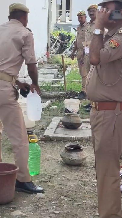 धनघटा थाने में 375 लीटर अवैध कच्ची शराब नष्ट की गई