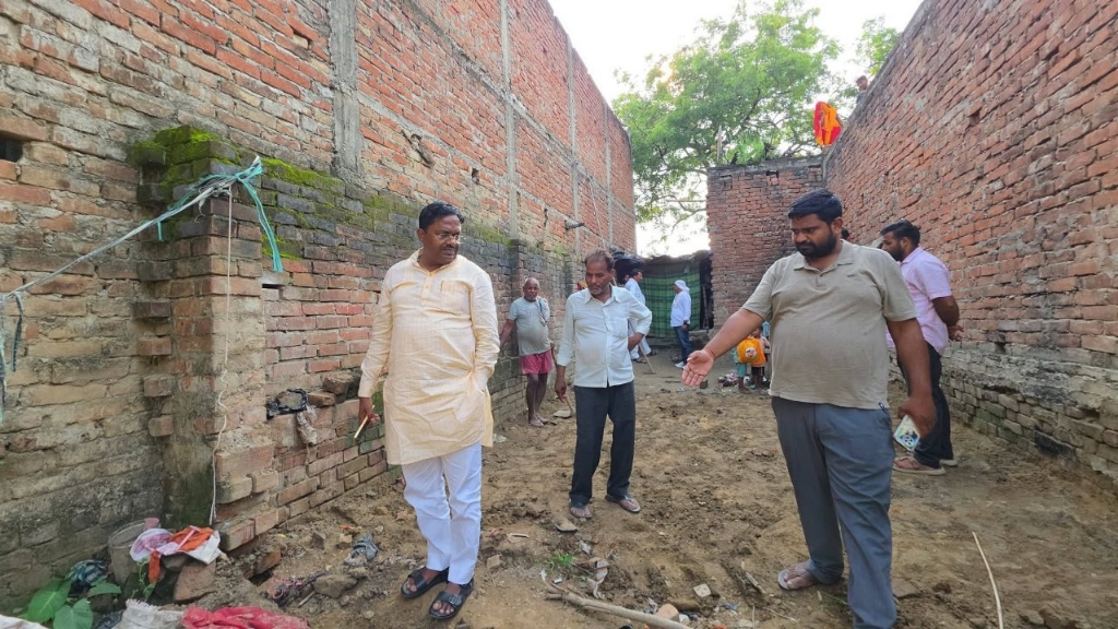 अनाथ बच्चों के लिए टीन शेड की व्यवस्था कराई नीलमणि ने