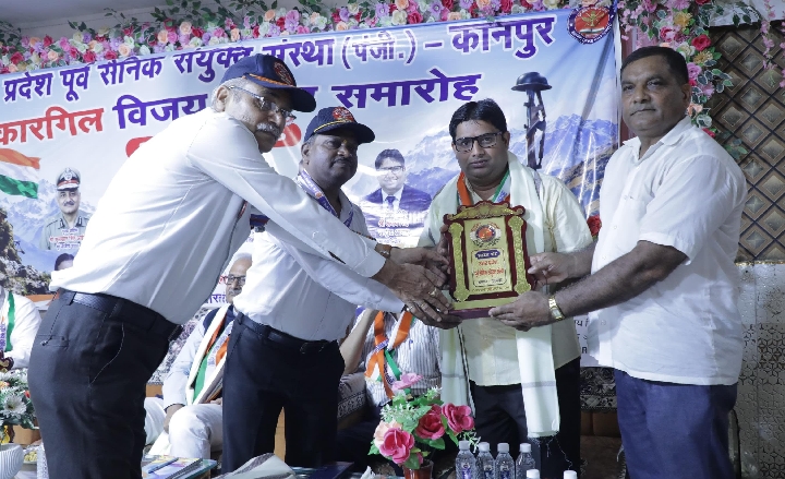 कारगिल के वीरों का बलिदान राष्ट्र के लिए सदैव रहेगा प्रेरणास्रोत : अजय कुमार सिंह

कारगिल विजय दिवस पर राष्ट्रीय मानवाधिकार फाउंडेशन के राष्ट्रीय अध्यक्ष हुए सम्मानित, बोले- साहस, शौर्य और दृढ़ संकल्प से जीते जाते हैं युद्ध