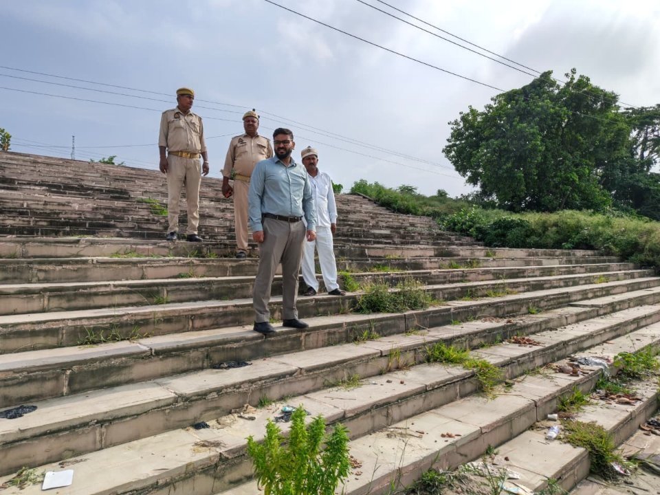 बाढ़ को लेकर प्रशासन अलर्ट, उपजिलाधिकारी ने तटबंधों का किया औचक निरीक्षण