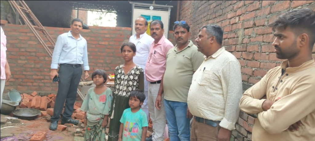 अनाथ बच्चों की मदद के लिए आगे आए जनप्रतिनिधि और प्रशासन