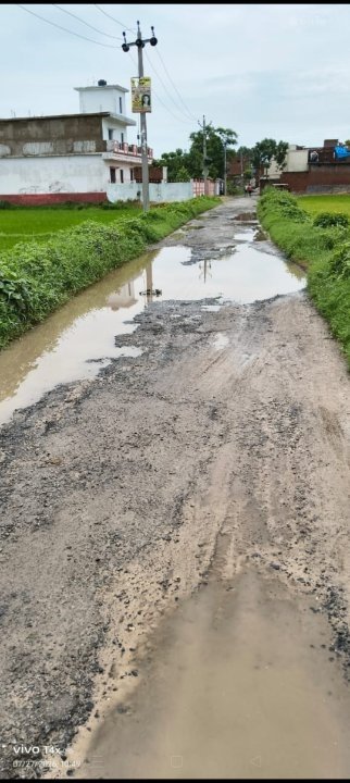 भीटी रावत-घघसरा-बखिरा मार्ग की हालत खराब, गड्ढों से राहगीरों को परेशानी