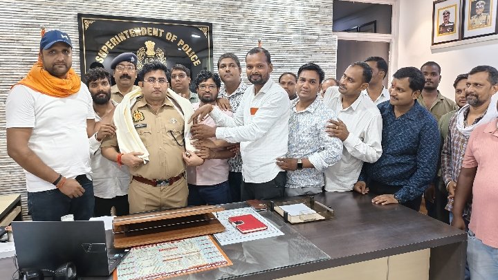 संत कबीर नगर में शेयर मार्केट की ठगी का भंडाफोड़, पुलिस ने कुर्क की ₹1 करोड़ की संपत्ति