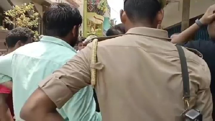 खजनी में स्वर्ण व्यवसायी के बेटे का अपहरण और हत्या, शव बेसमेंट में मिला