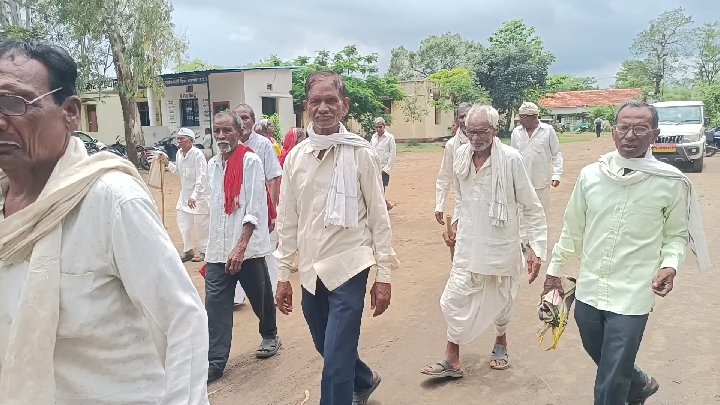 चार महीने से पेंशन नहीं, कटंगी में पेंशनधारियों का हल्ला-बोल