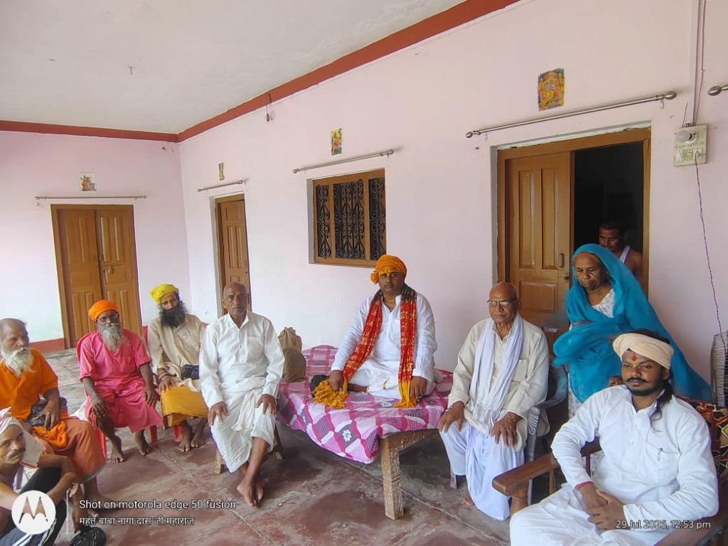 संत कबीर नगर में गुरु पूर्णिमा पर विशेष कार्यक्रम, गुरुओं को किया सम्मानित