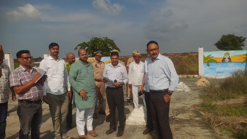 जिलाधिकारी ने नाथनगर ब्लाक के अमृतसरोवरों का निरीक्षण किया, मरम्मत के दिए निर्देश