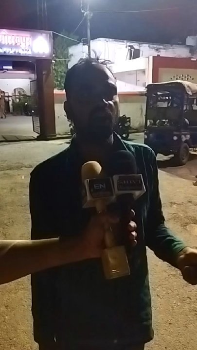 गोरखपुर के जिला अस्पताल से 10 साल की बच्ची गायब, पुलिस वर्दी पहने व्यक्ति पर आरोप