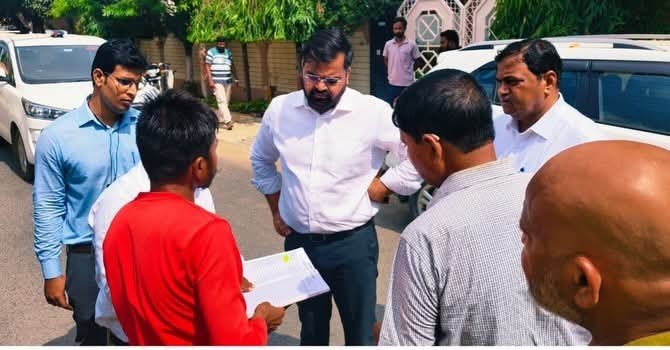 लच्छीपुर में सफाई व्यवस्था पर नगर आयुक्त का कड़ा एक्शन, सुपरवाइजर का वेतन रोका