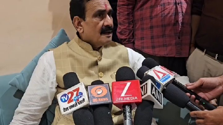 पूर्व गृहमंत्री नरोत्तम मिश्रा ने दतिया में किया मतदान