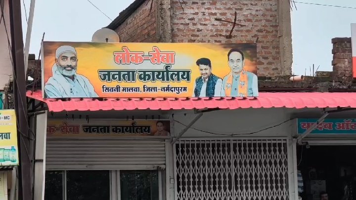 कांग्रेसियों का चक्काजाम, बुधवार से सड़क निर्माण का आश्वासन