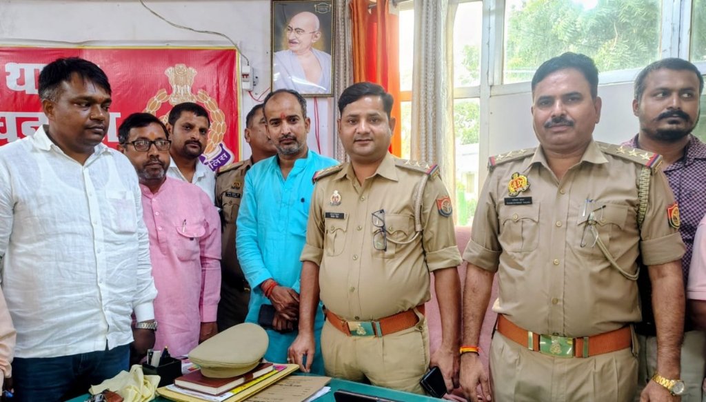 धनघटा थाने में पत्रकारों और पुलिस के बीच संवाद बैठक, सुरक्षा पर चर्चा