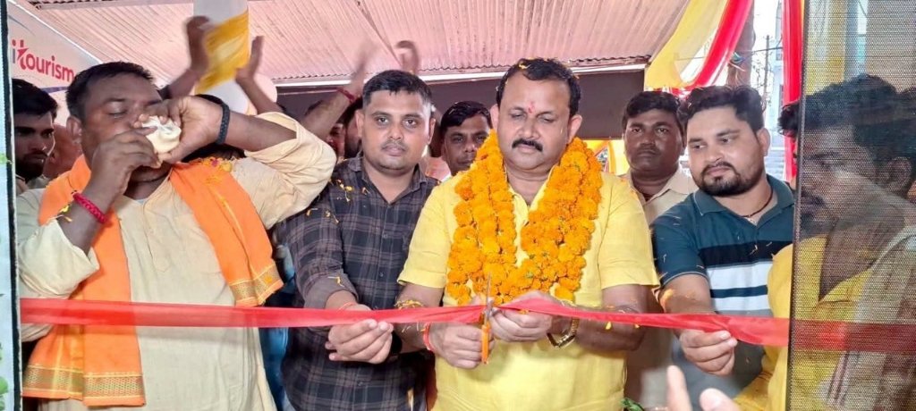 गोरखपुर में सिद्धि टूरिज्म के नए कार्यालय का उद्घाटन, विधायक प्रदीप शुक्ल ने किया शुभारंभ