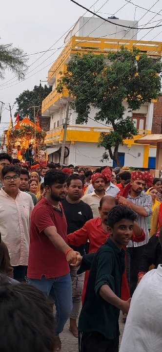 गोरखपुर में भक्तिमय रथ यात्रा, हजारों श्रद्धालुओं ने लिया भाग