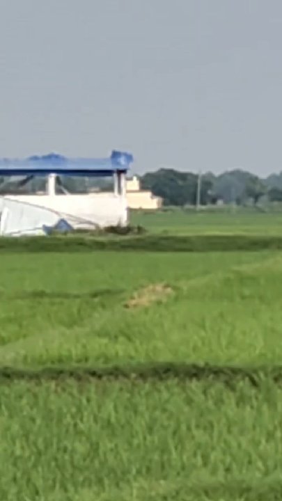 बारिश और आंधी में उड़ा नेवास का आरसी सेंटर, ग्रामीणों ने उठाए निर्माण गुणवत्ता पर सवाल