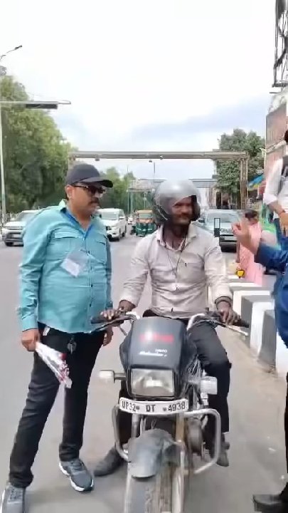 लखनऊ: फर्जी 'PRESS' स्टीकर वाली गाड़ियों पर पुलिस का शिकंजा