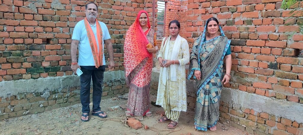 सहजनवां में आंगनबाड़ी केंद्र के निर्माण में घटिया सामग्री का उपयोग, काम रोका