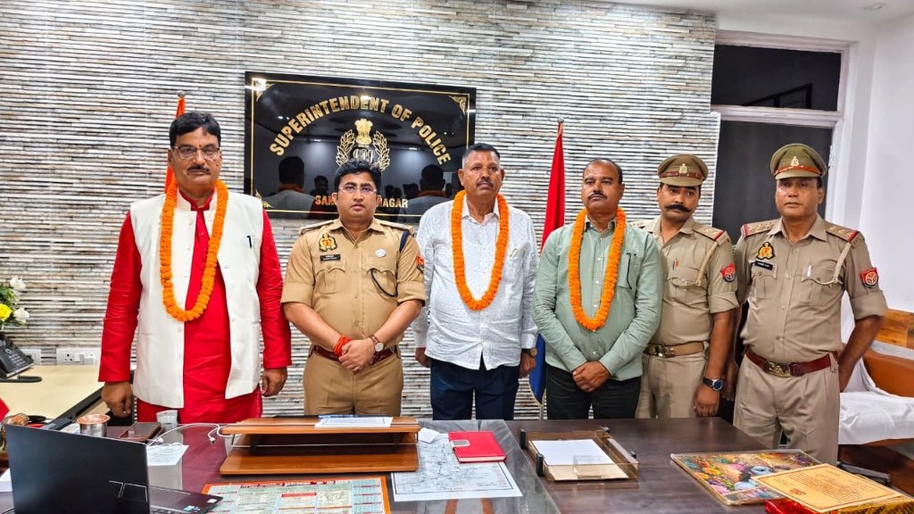 सम्मान समारोह में पुलिसकर्मियों को दी गई भावभीनी विदाई