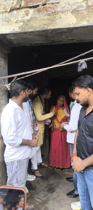 गोरखपुर में पीड़ित परिवार से मिले लोक जनशक्ति पार्टी के प्रतिनिधि