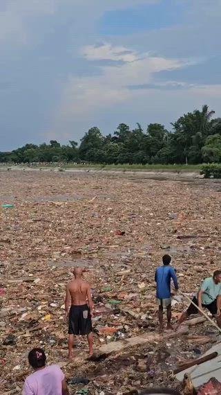 बाढ़ ने उजाड़े सपने, संघर्ष में जी रहे लोग