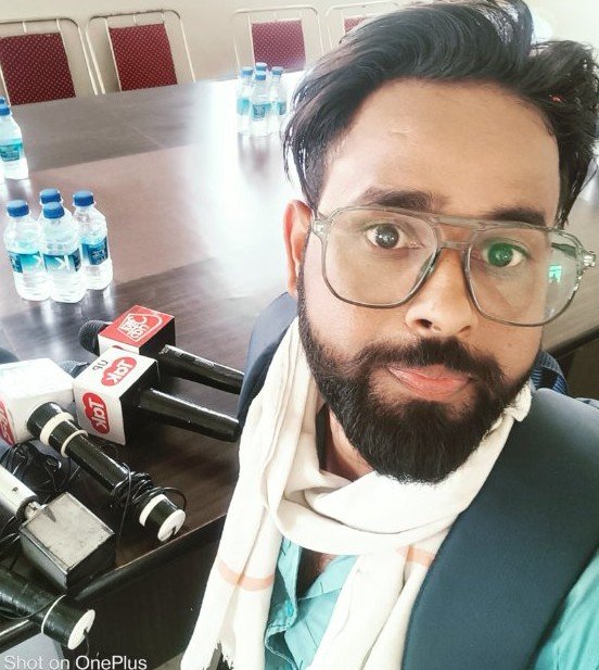 पत्रकारआनंदशर्मा आर्यन टीवी