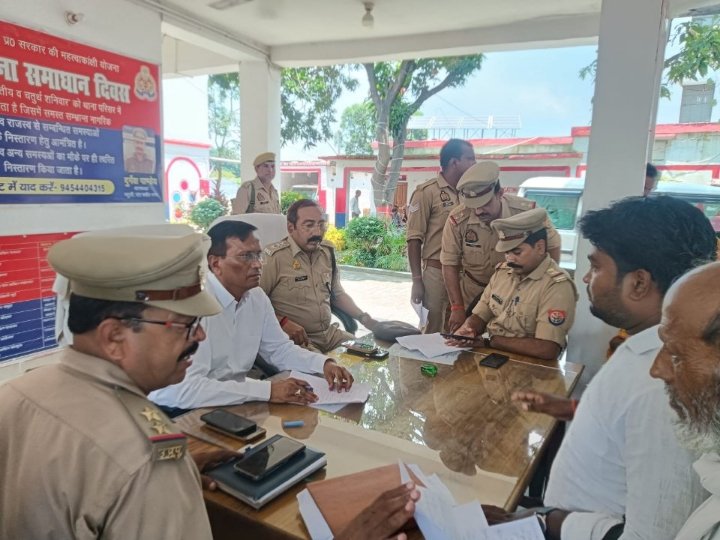 धनघटा क्षेत्राधिकारी और तहसीलदार ने थाना समाधान दिवस पर सुनी जनता की समस्याएं