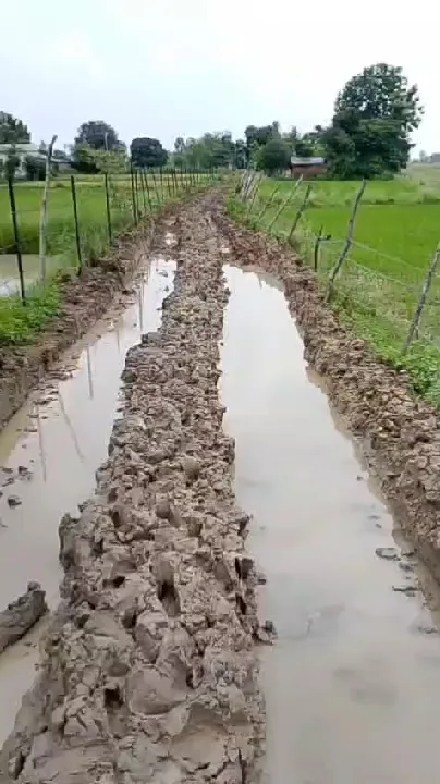 कच्ची सड़क से 10 गांव की जनता परेशान, 4 महीने स्कूल और अस्पताल जाने में दिक्कत