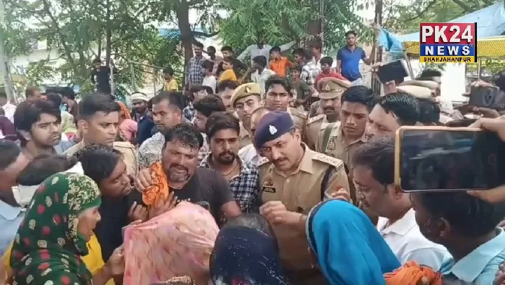 अजीजगंज में जाम से जूझती पुलिस, CO सिटी ने शुरू की वार्ता