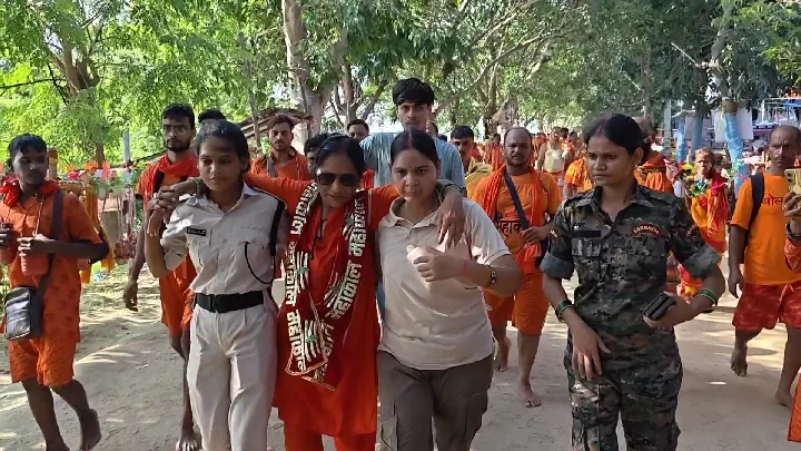 कृष्णा बम 43वीं बार कांवर लेकर देवघर रवाना, बाबा बुलाते हैं तो दर्द भी भूल जाती हैं