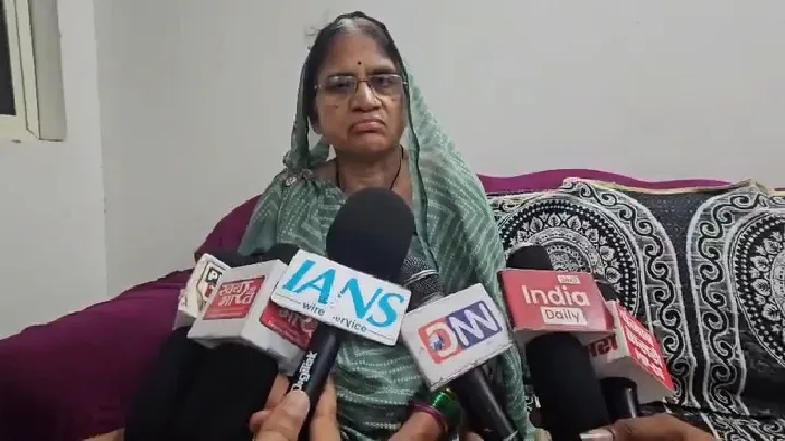 दो युवकों ने महिला से ठगी, जेवर और नकदी लेकर फरार